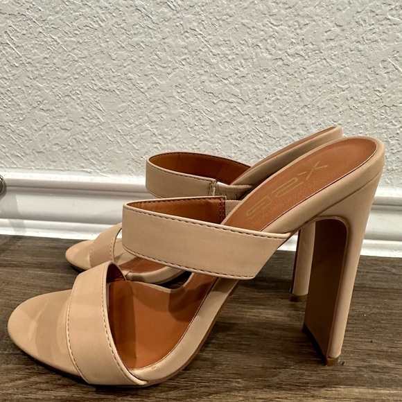 HEELS​ - Picture 2 of 2